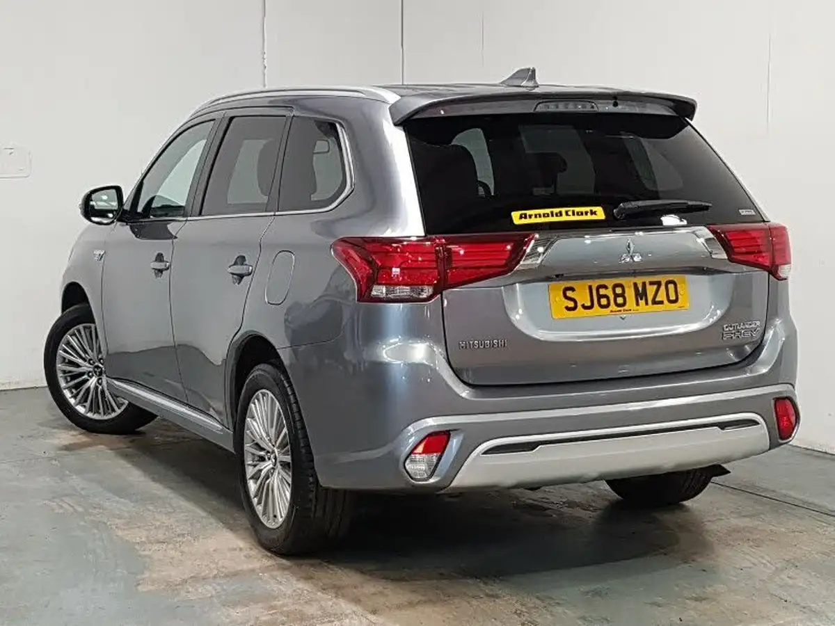 2018-mitsubishi-outlander-24-4h-phev-big-1