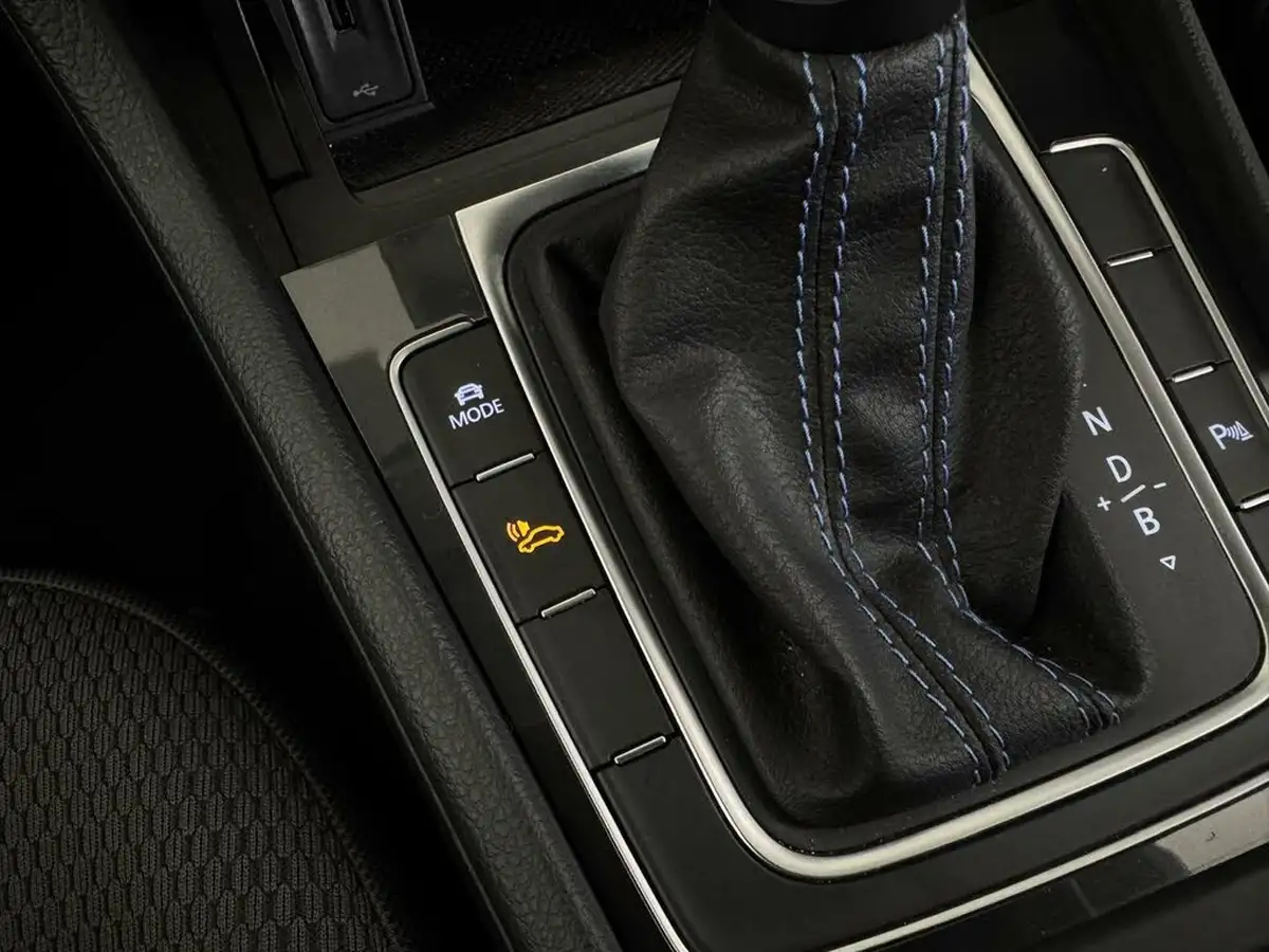 2020-volkswagen-golf-e-e-golf-big-30