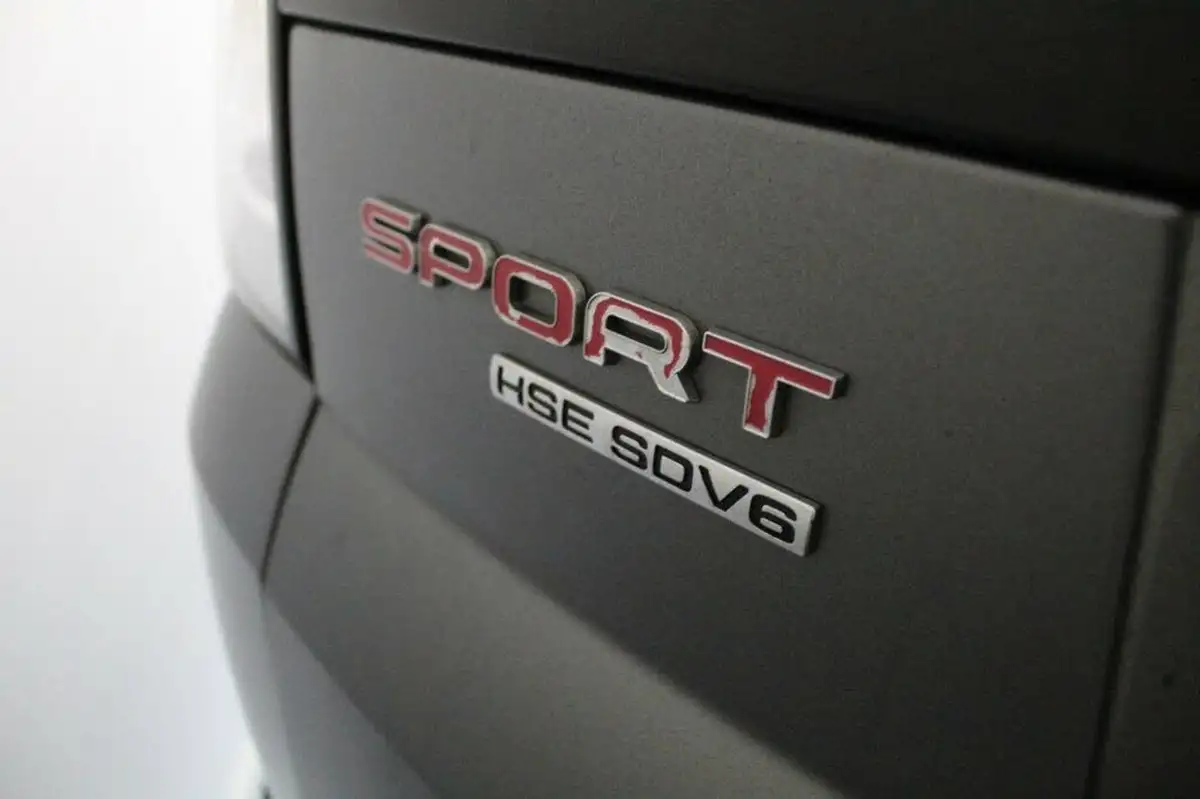 2014-land-rover-range-rover-sport-30-sd-v6-hse-big-10