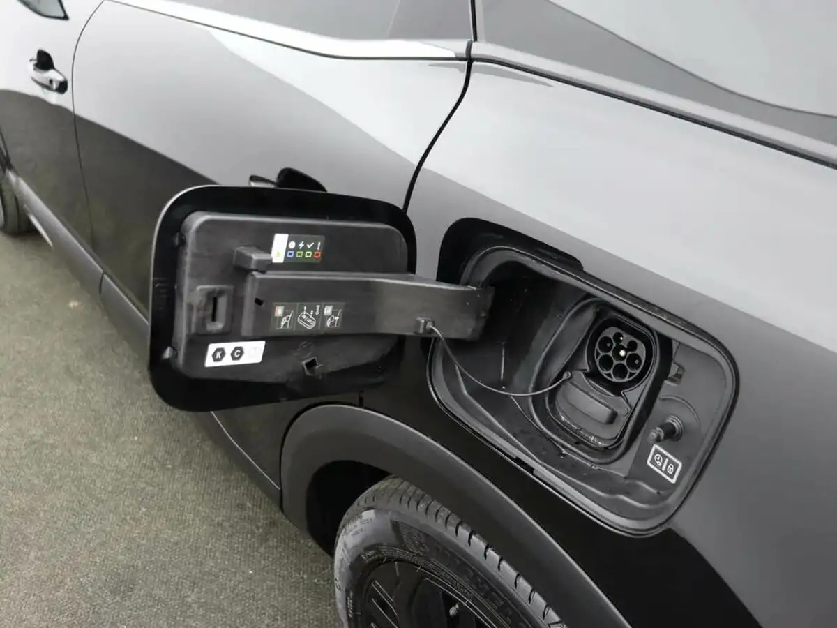 2024-citroen-c4-e-e-series-156ps-54kwh-big-52