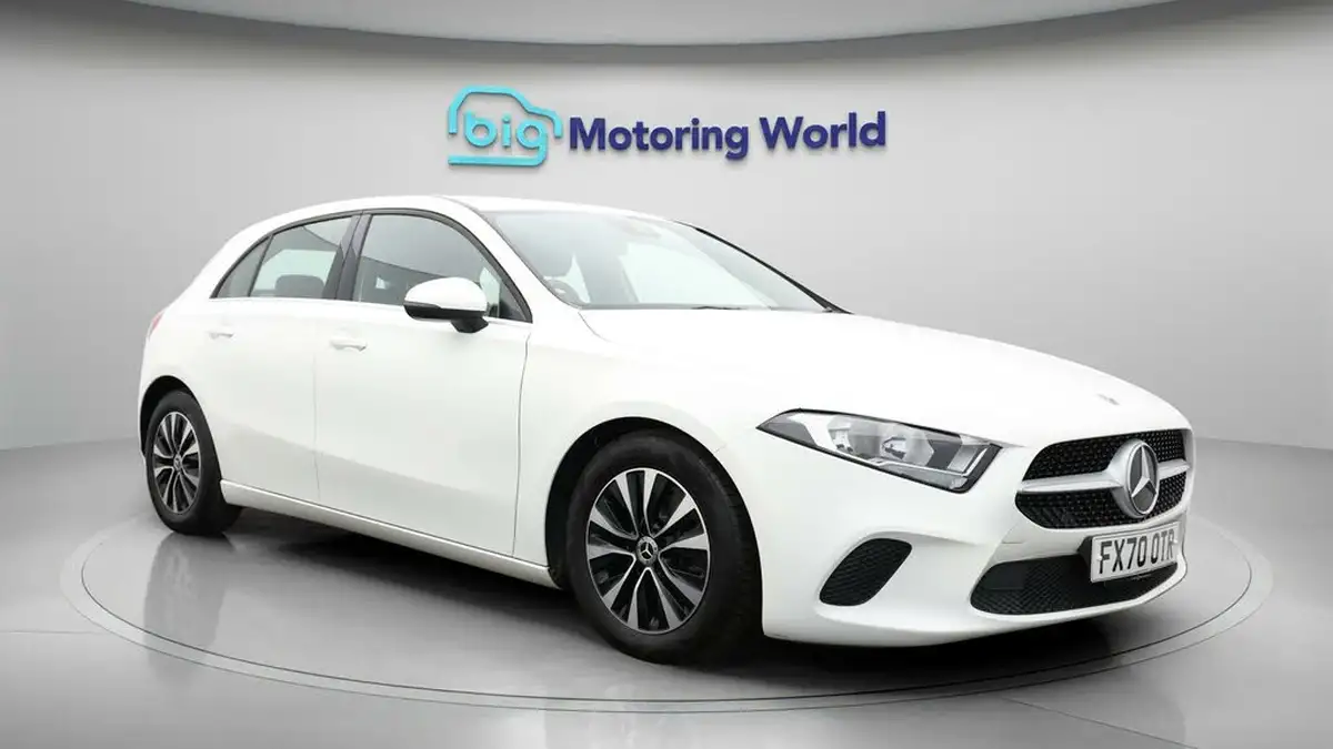 2020-mercedes-benz-a-class-15d-a180d-se-big-0