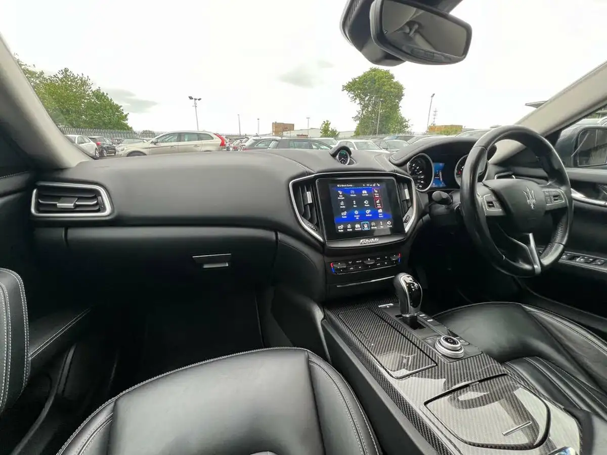 2017-maserati-ghibli-30td-big-40