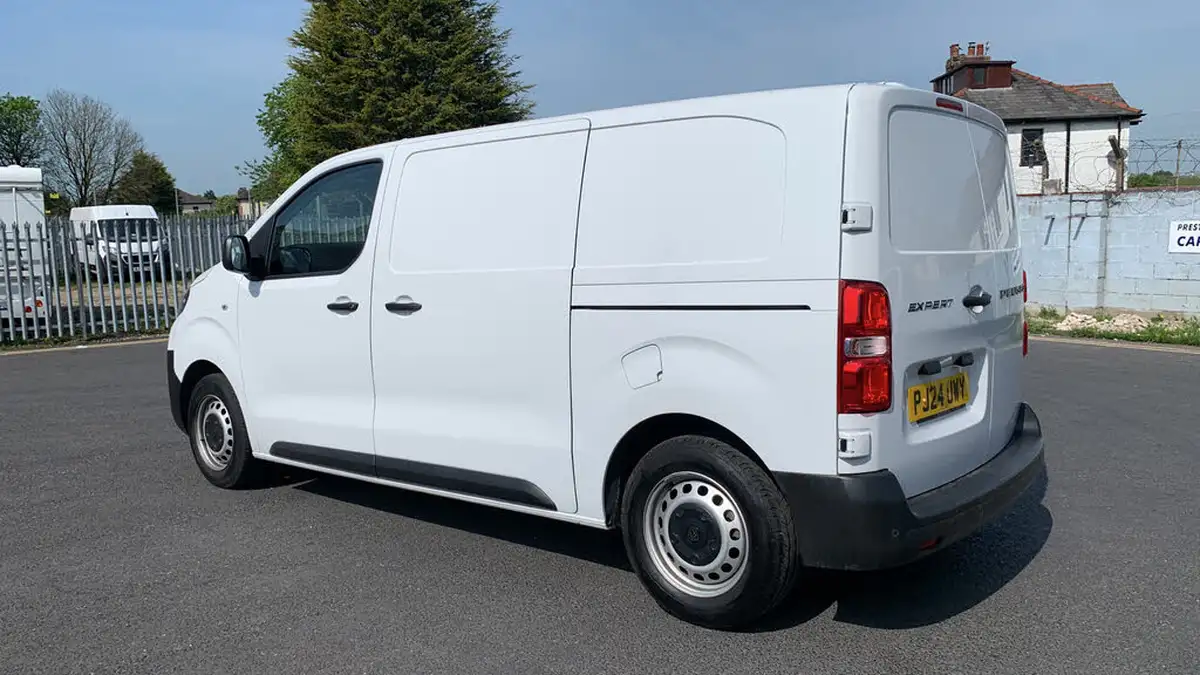 2024-peugeot-expert-20-bluehdi-professional-standard-panel-big-42