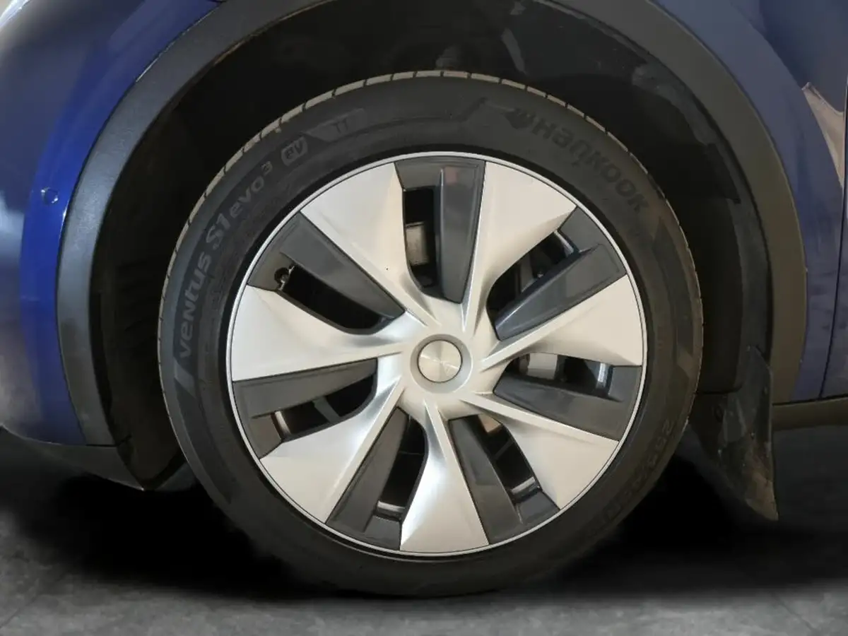 2022-tesla-model-y-e-long-range-big-25