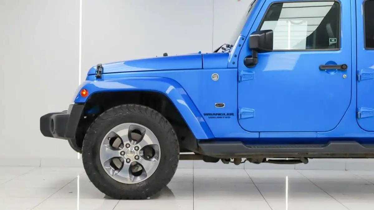 2016-jeep-wrangler-28crd-overland-5d-big-15