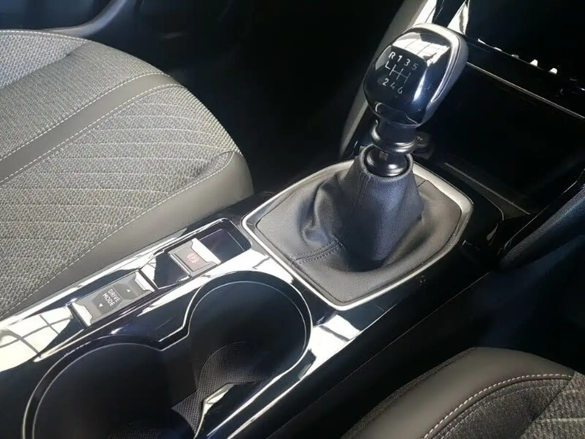 2024-peugeot-2008-suv-12-puretech-allure-130ps-big-16