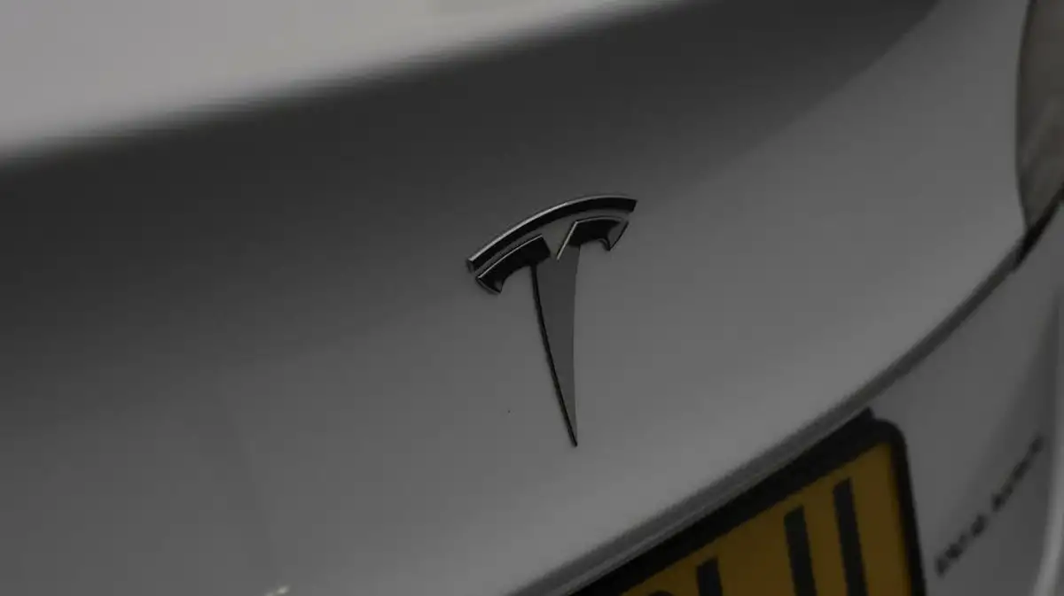 2021-tesla-model-3-e-long-range-awd-big-19