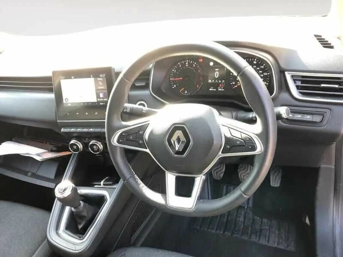 2021-renault-clio-10-tce-iconic-90ps-big-4