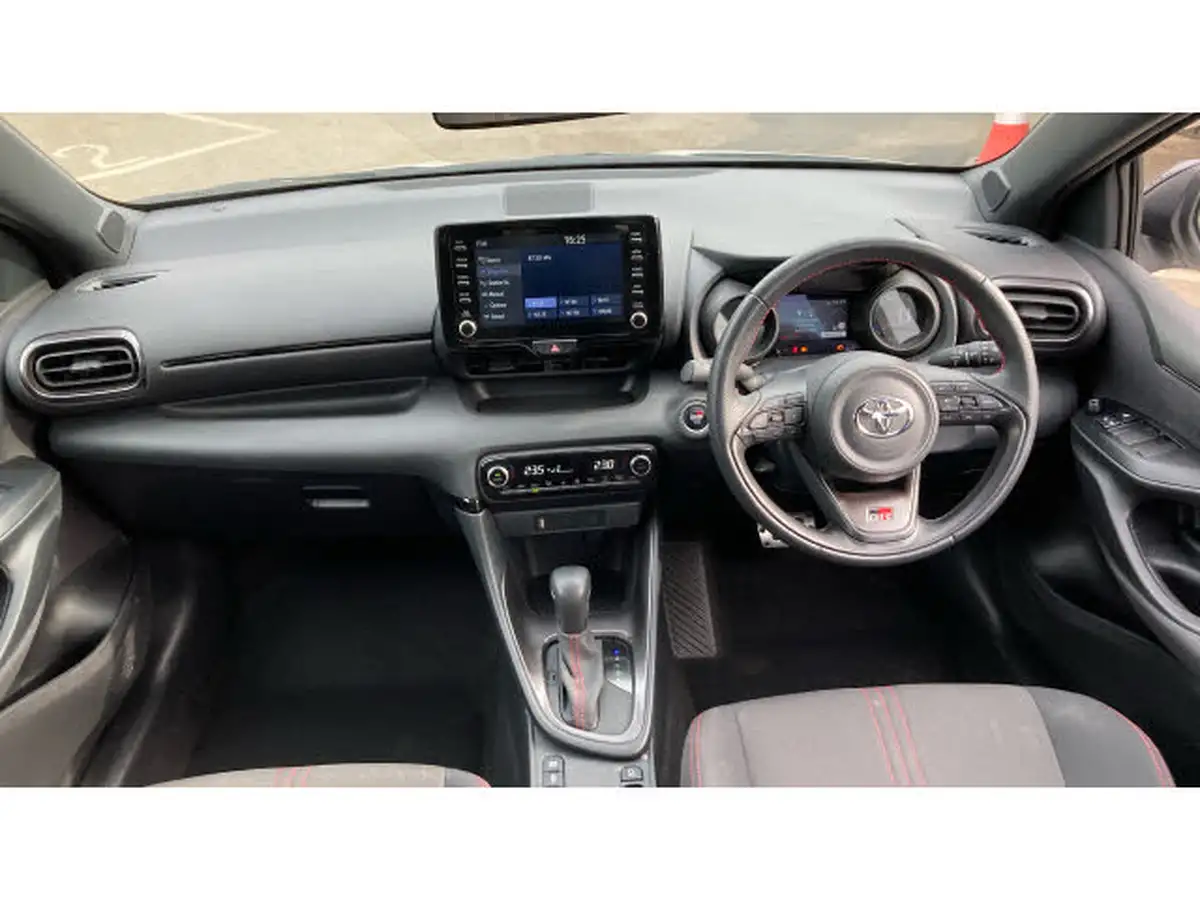 2023-toyota-yaris-15-vvt-i-gr-sport-114bhp-big-4