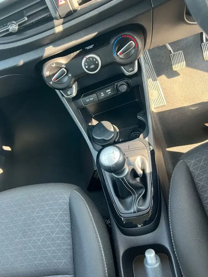 2018-kia-picanto-10-2-66bhp-big-24