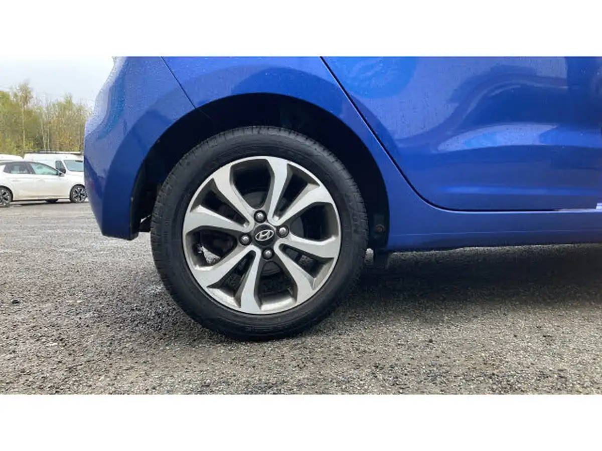 2019-hyundai-i10-10-play-big-6