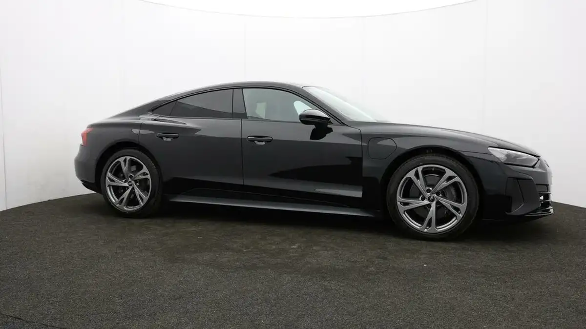 2023-audi-e-tron-gt-e-big-39