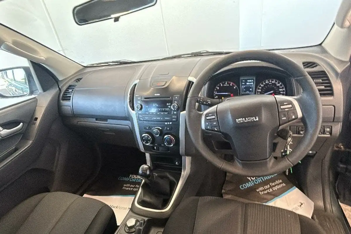 2014-isuzu-d-max-25td-yukon-double-pickup-big-12