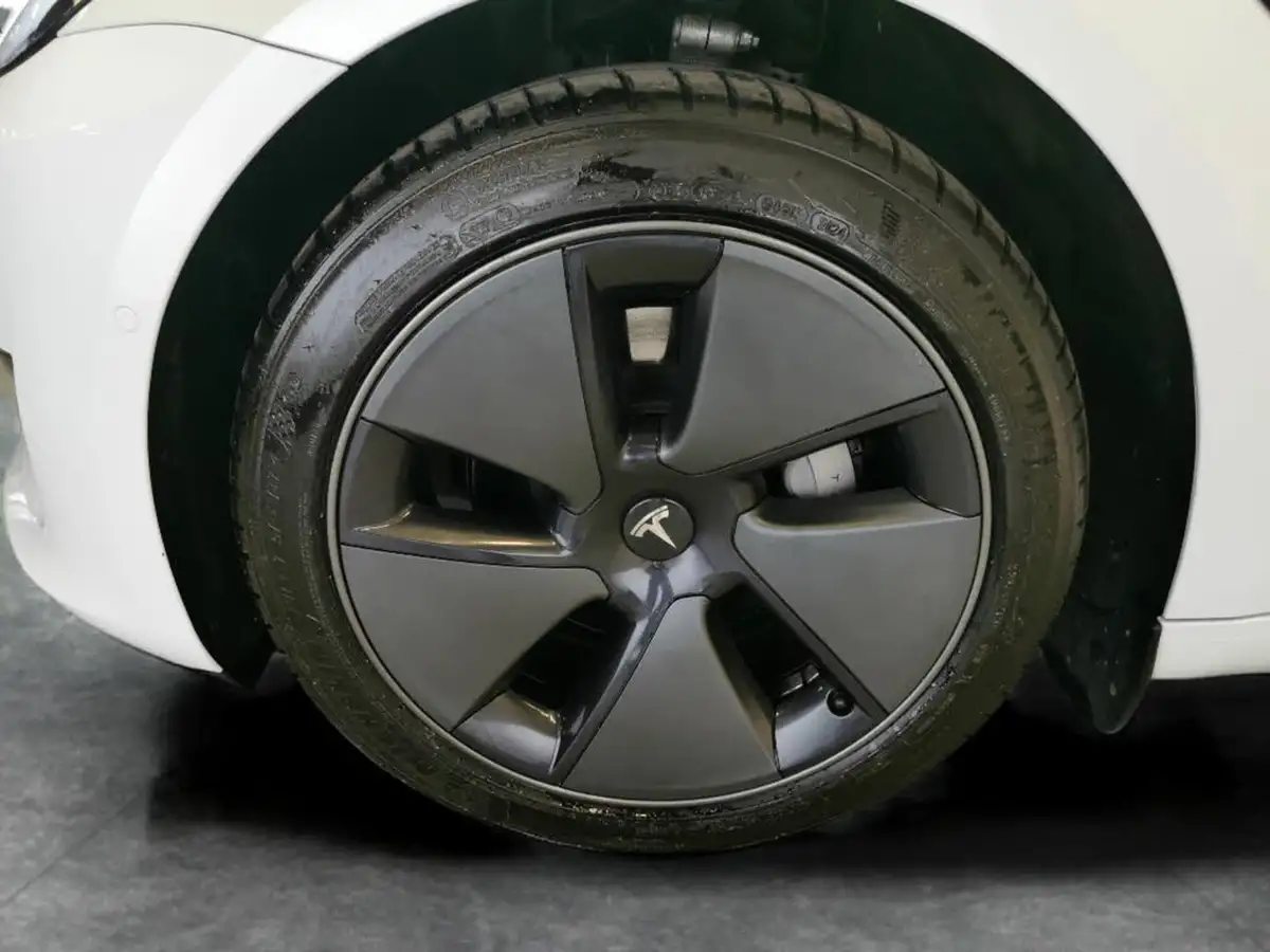 2021-tesla-model-3-e-long-range-awd-big-27