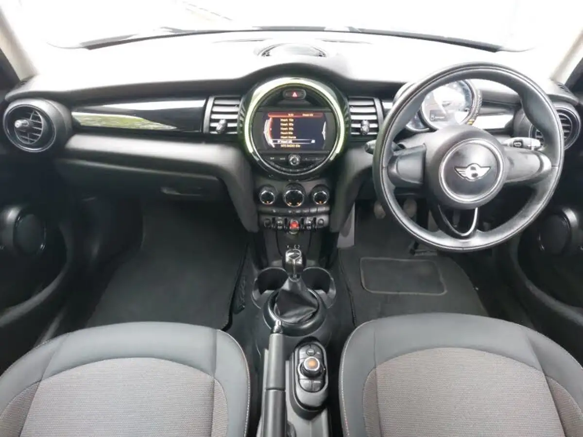 2015-mini-cooper-15-cooper-5d-big-2