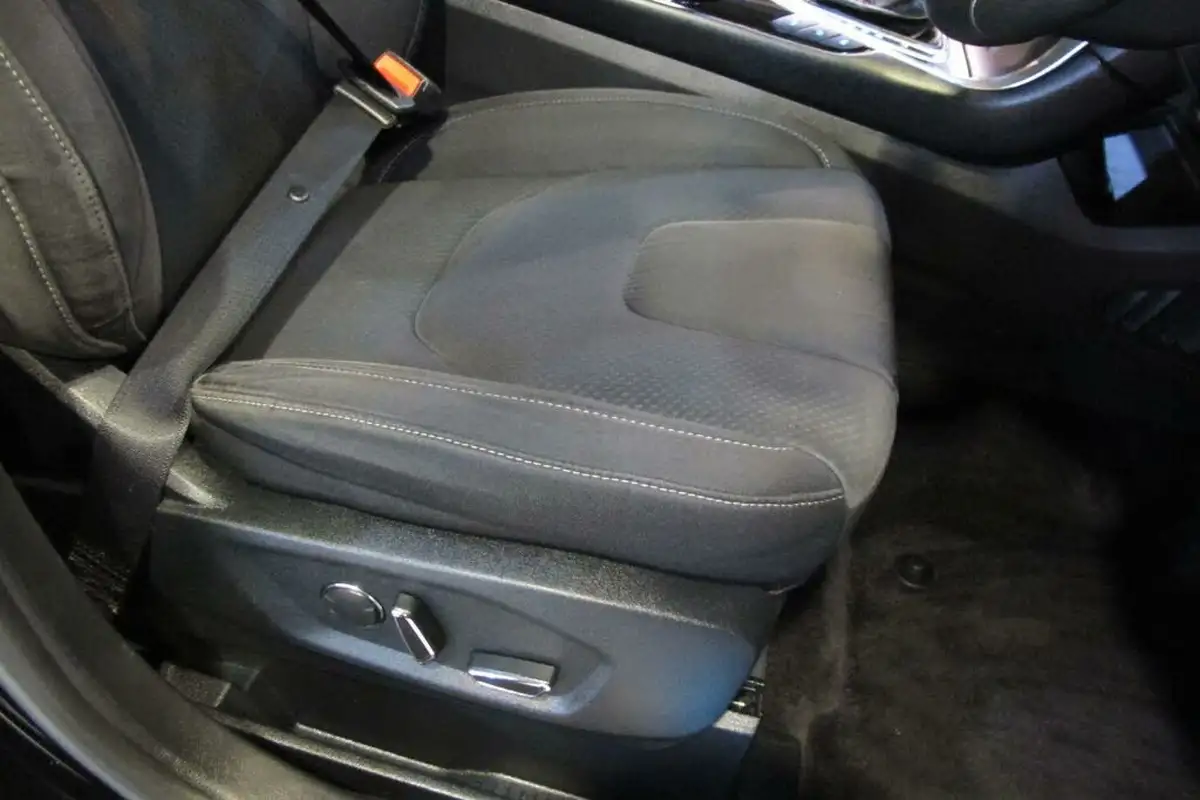 2017-ford-edge-20tdci-sport-210ps-lux-pack-powershift-big-19