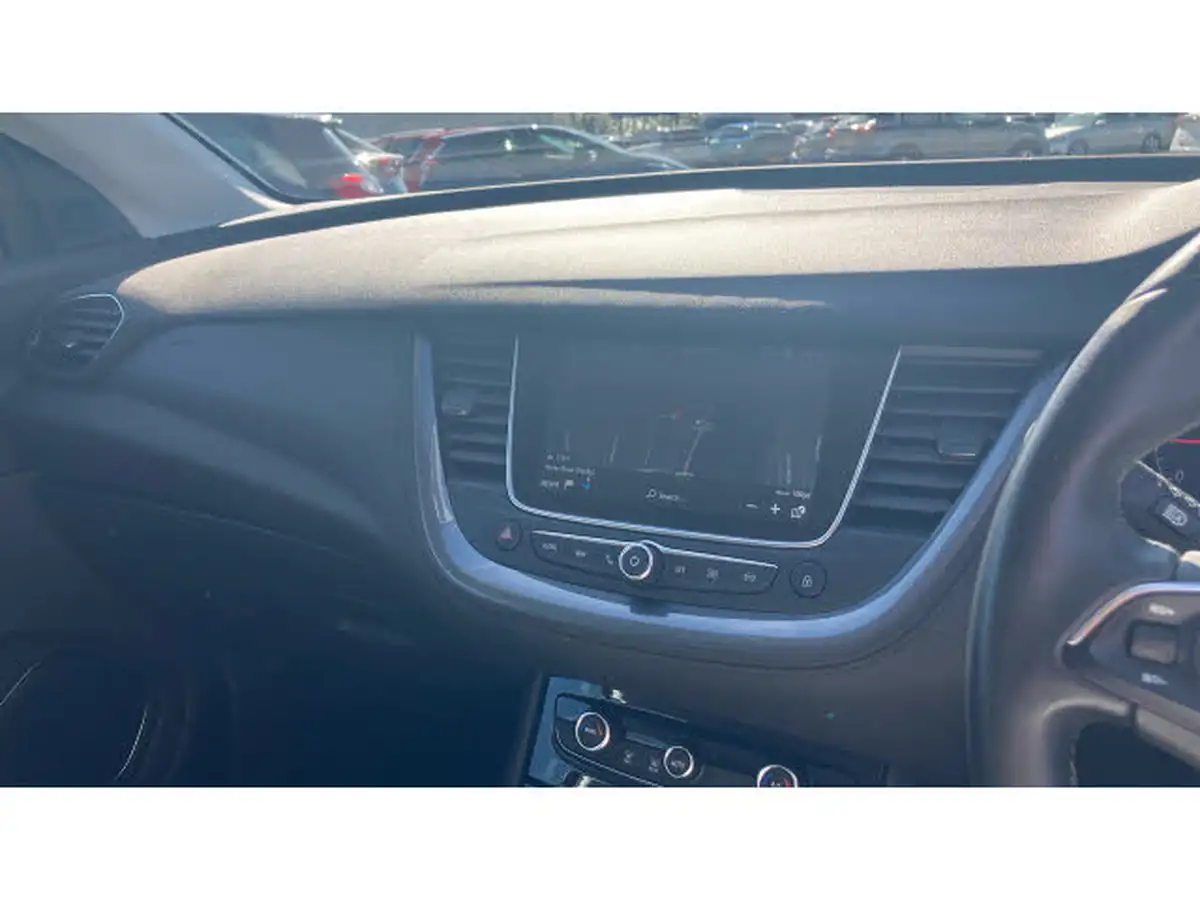 2019-vauxhall-grandland-x-12-tech-line-nav-big-11