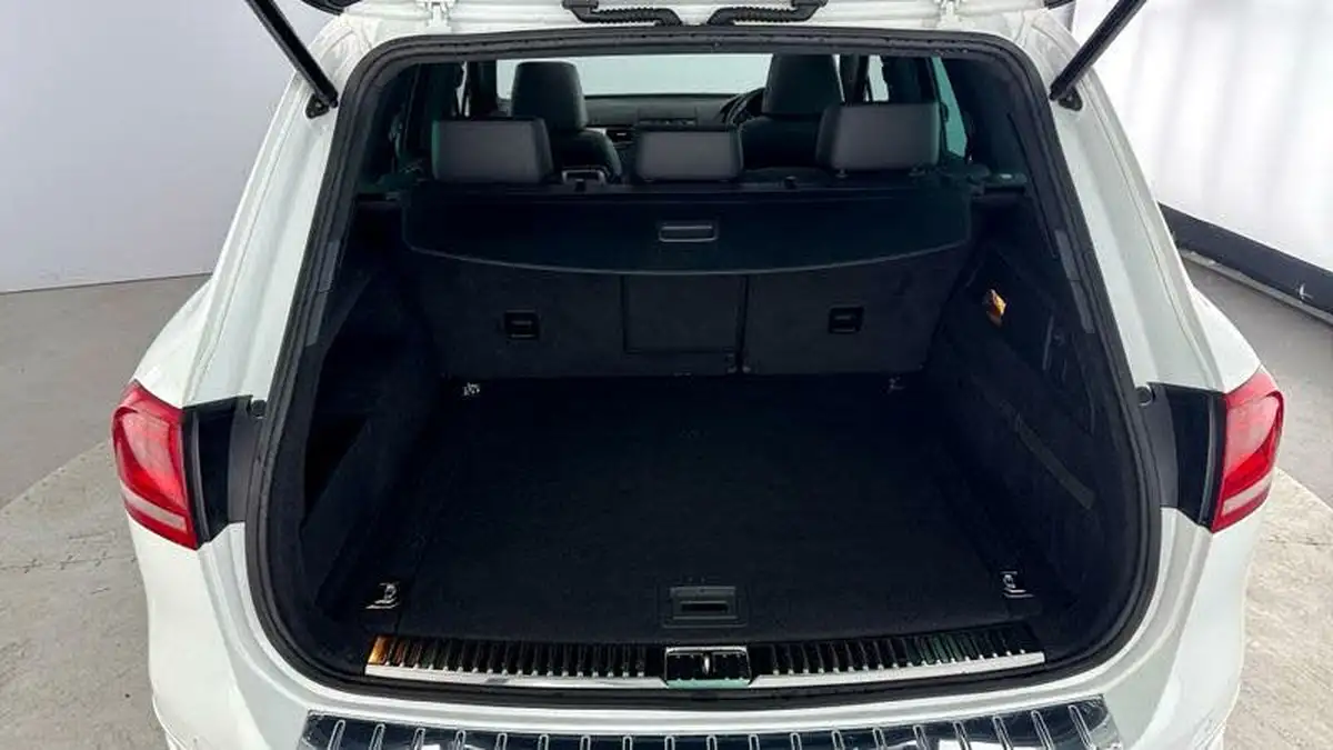 2014-volkswagen-touareg-30td-r-line-245ps-bmtss-big-31