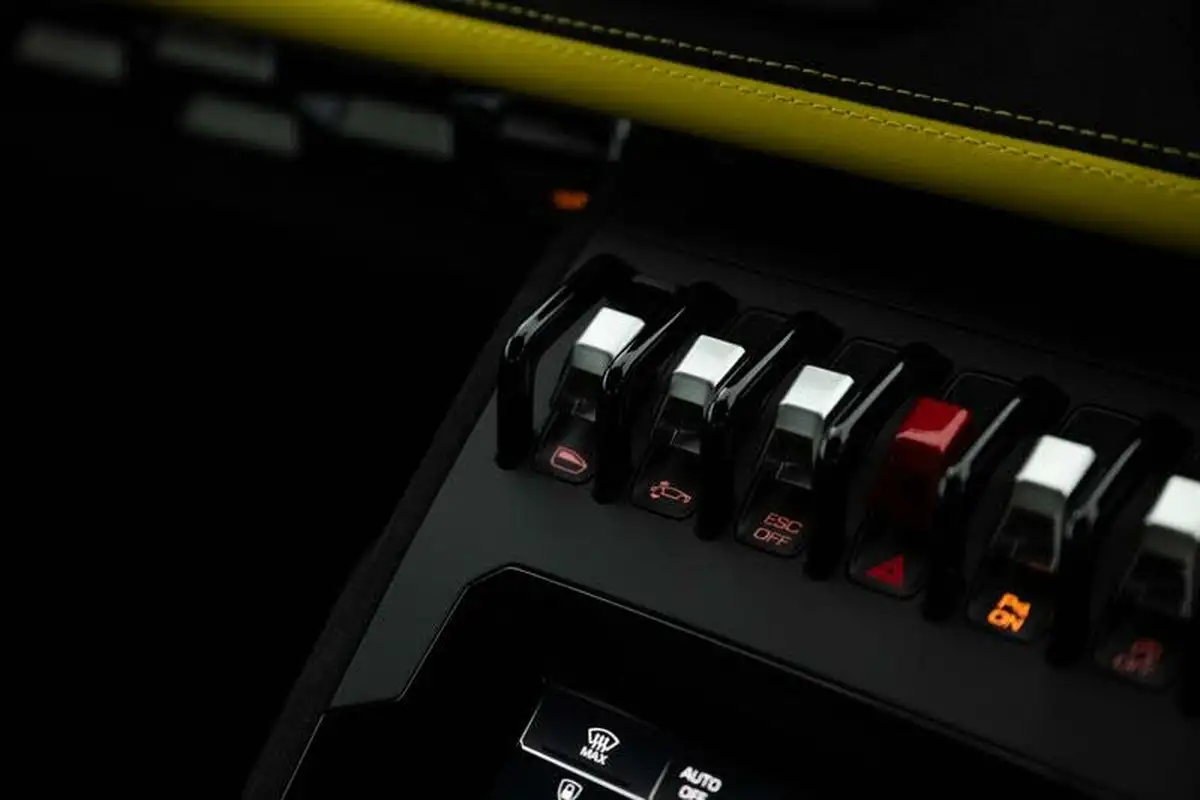 2023-lamborghini-huracan-52-tecnica-big-15