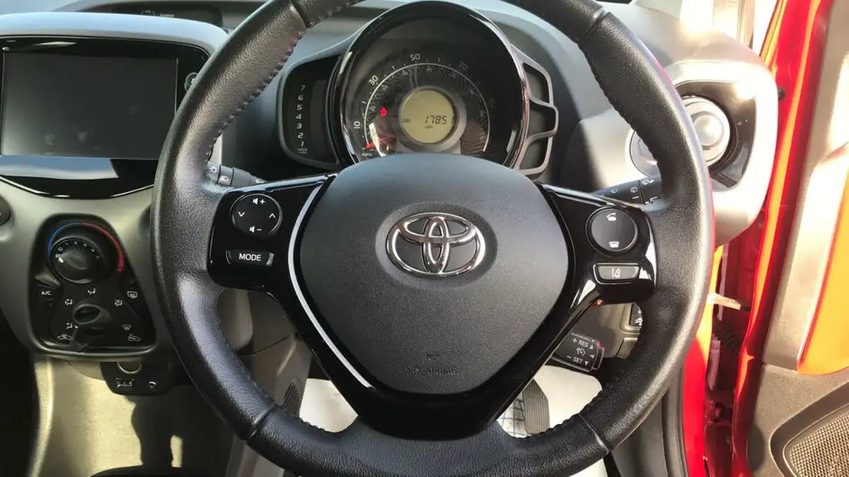 2021-toyota-aygo-10-vvt-i-x-play-tss-big-5