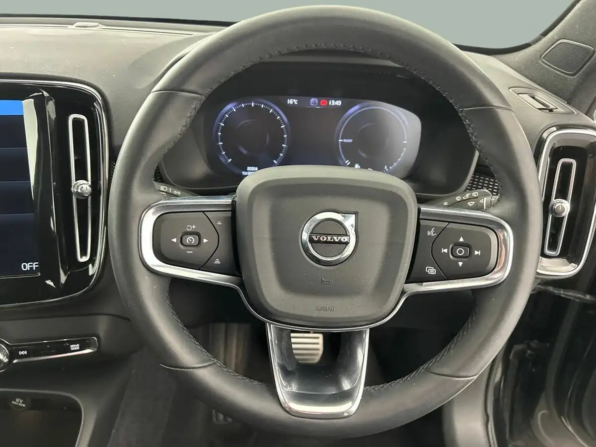 2021-volvo-xc40-15-t4-r-design-208bhp-big-1