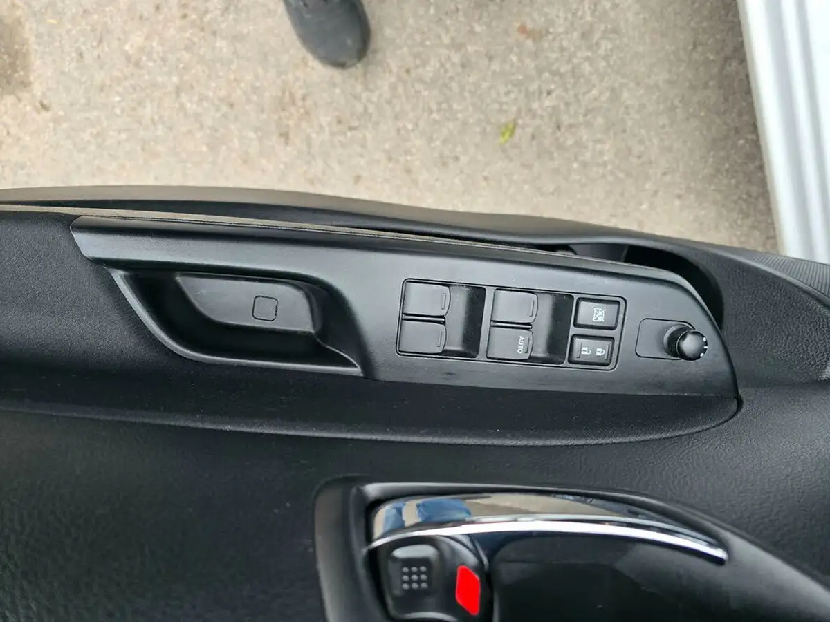 2015-suzuki-swift-12-sz4-90ps-5d-big-37