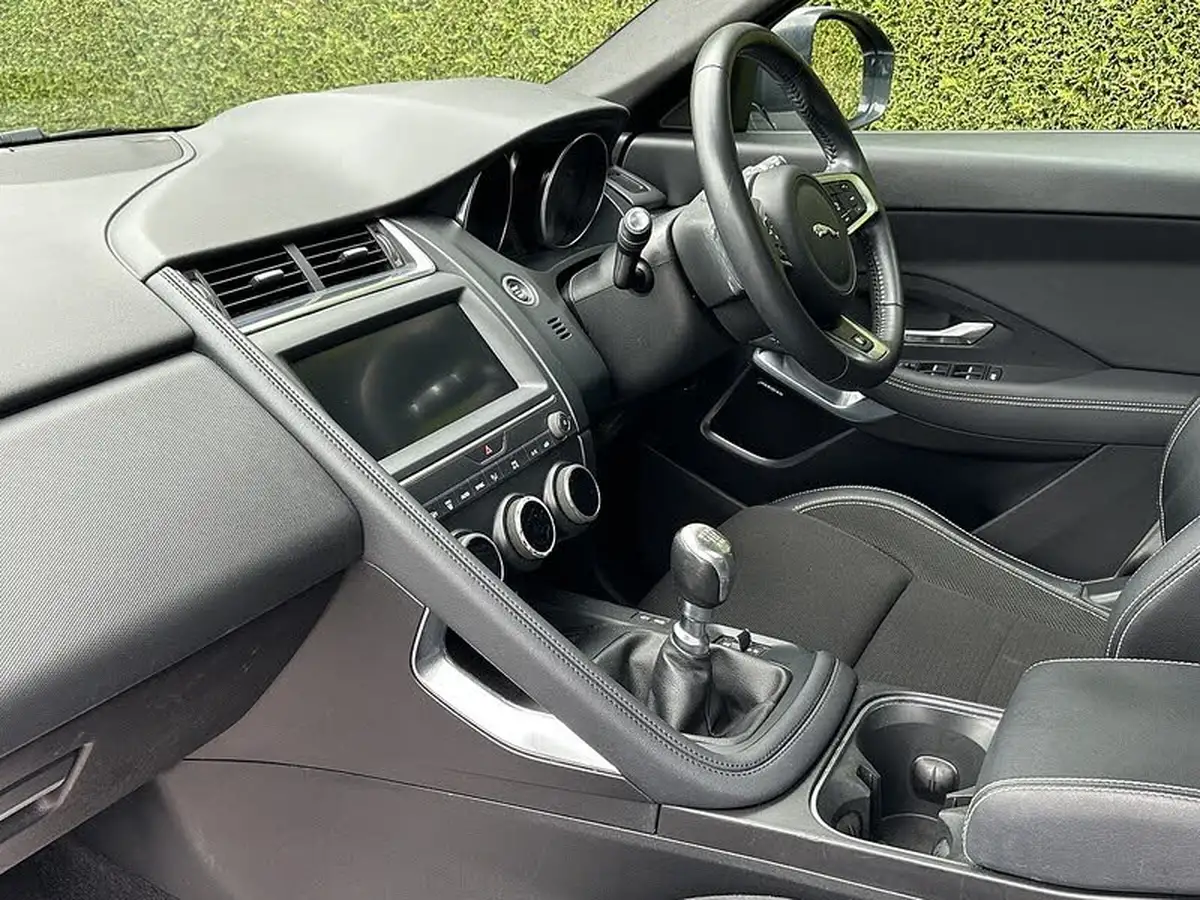 2018-jaguar-e-pace-20-i4d-r-dynamic-150ps-big-15