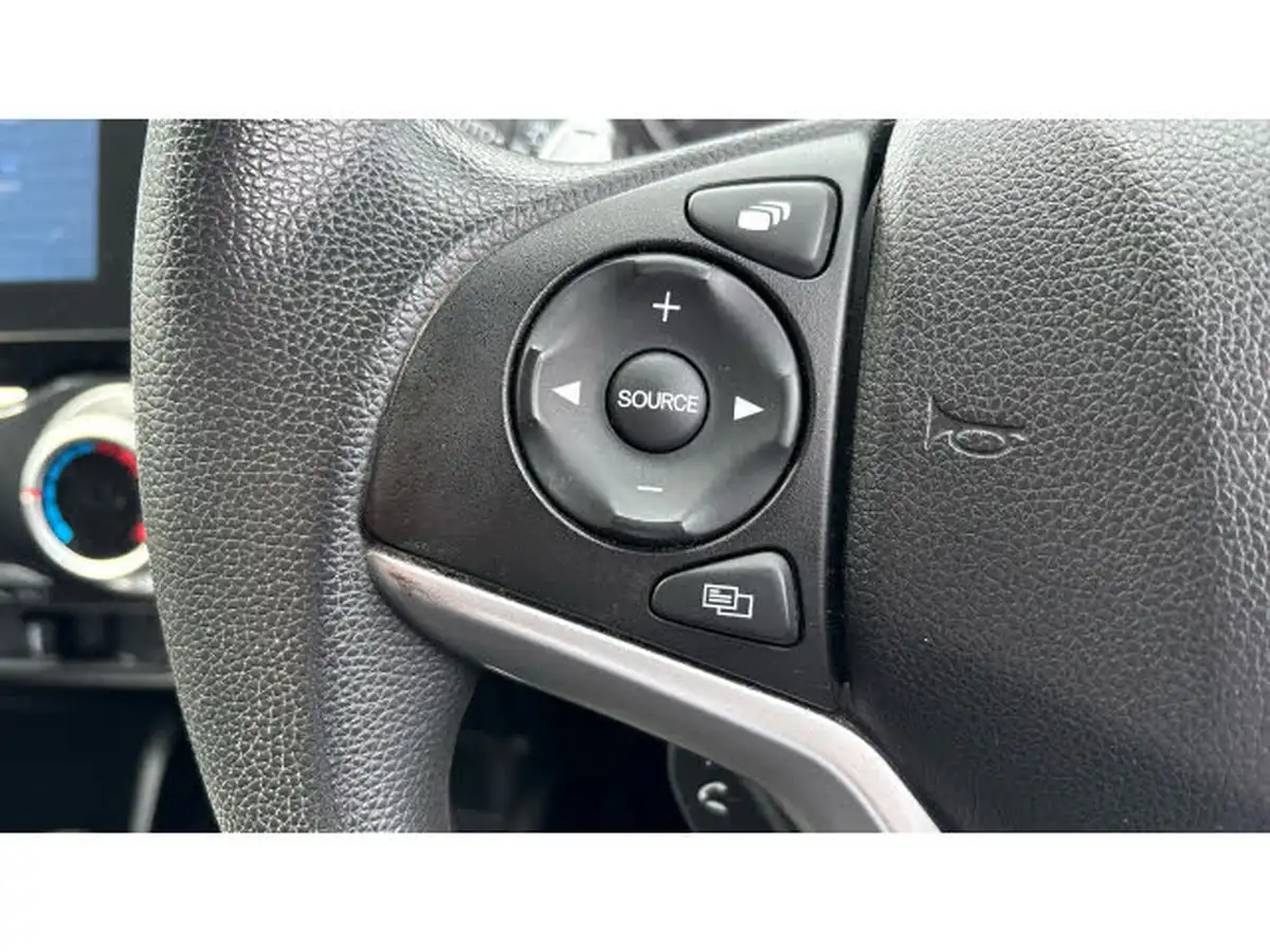 2019-honda-jazz-13-i-vtec-se-cvt-big-17