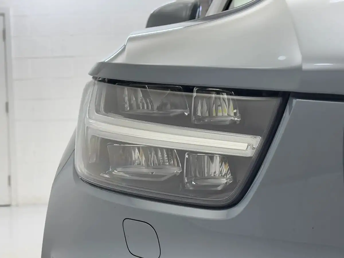 2019-volvo-xc40-20-t4-momentum-pro-awd-big-30