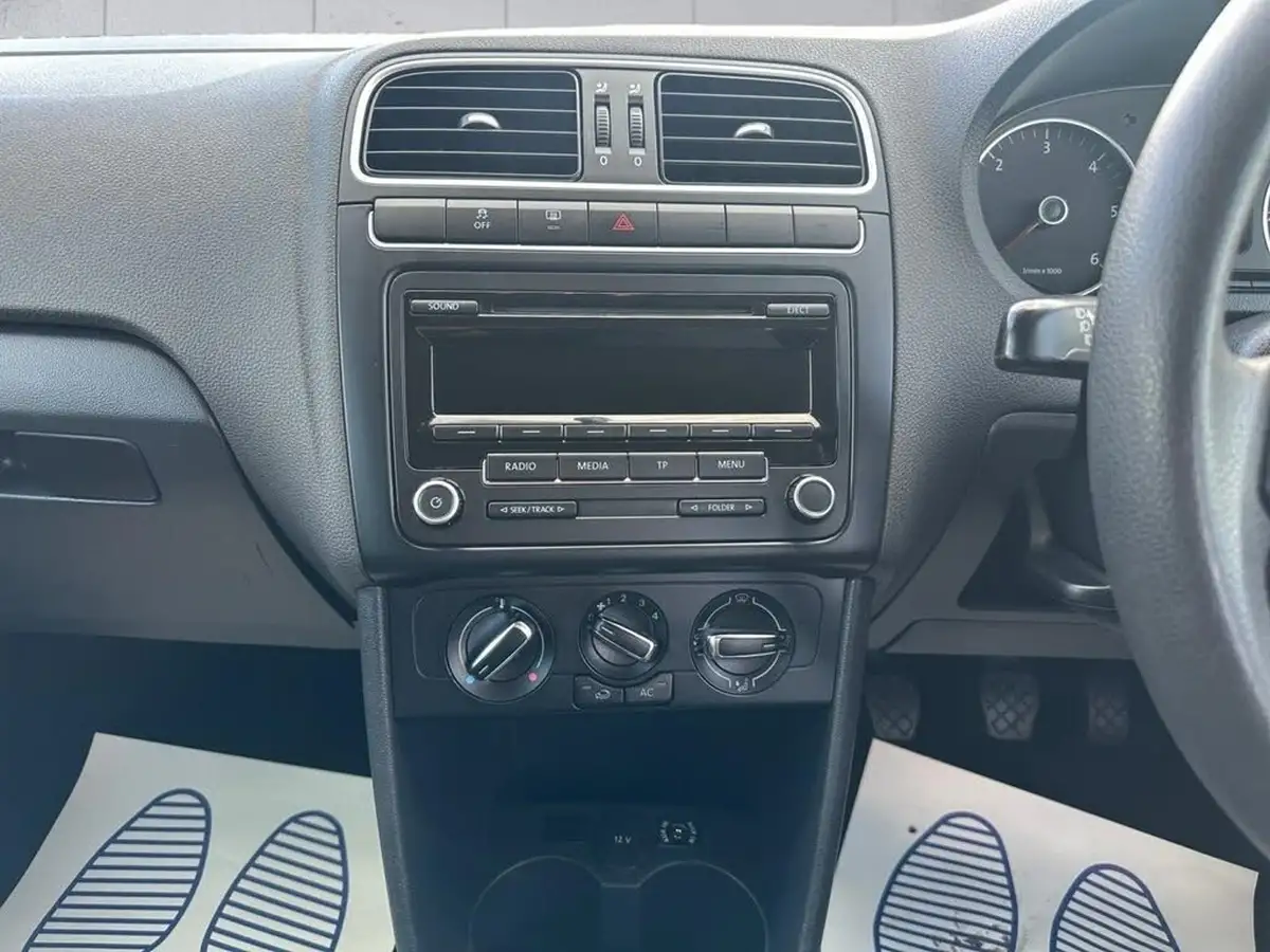 2011-volkswagen-polo-12td-match-5d-big-8