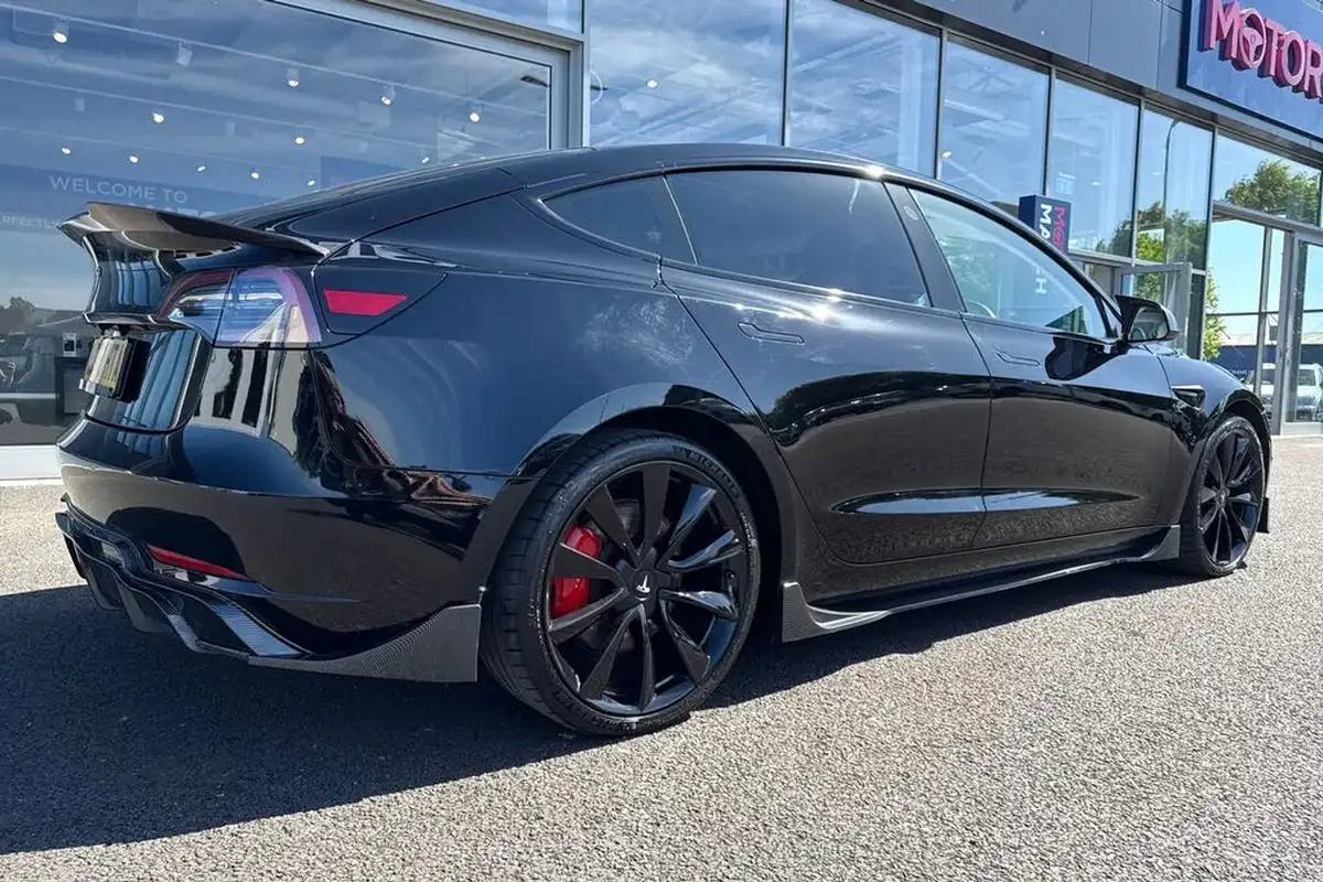 2020-tesla-model-3-e-performance-big-32