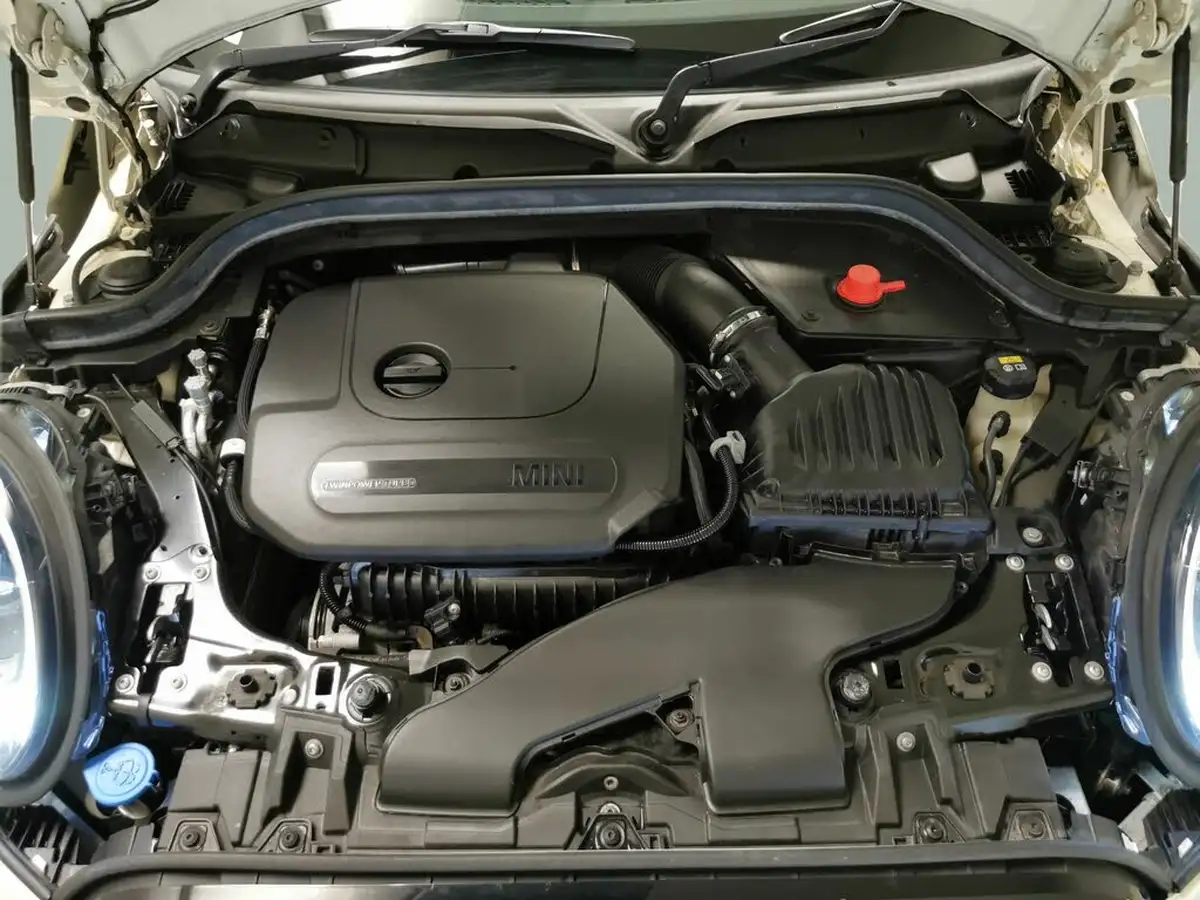 2021-mini-cooper-15-one-classic-5d-auto-big-30