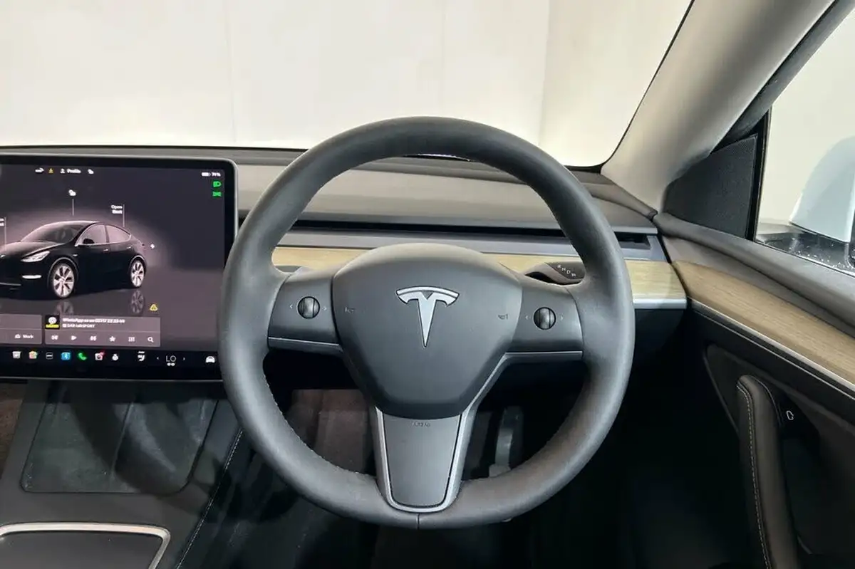 2023-tesla-model-y-e-rwd-big-11