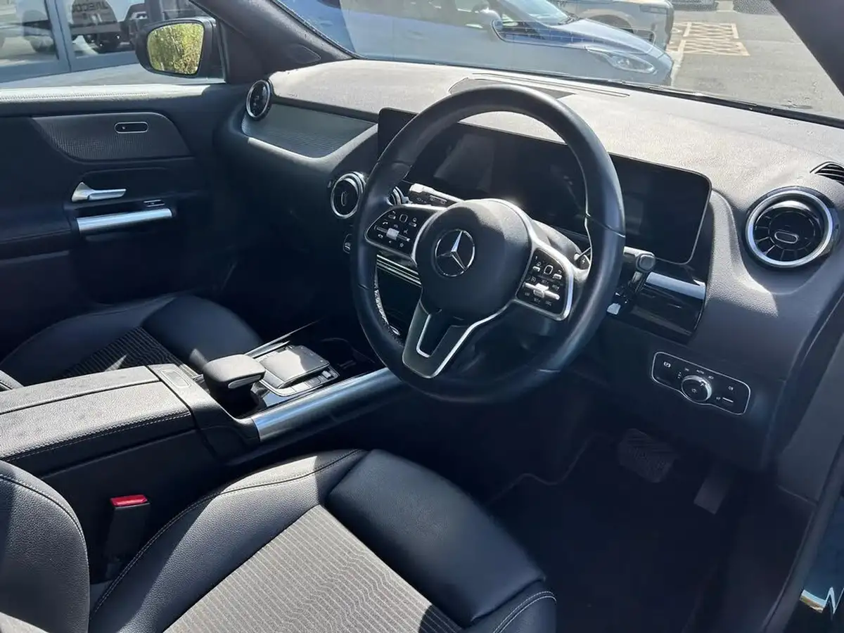 2021-mercedes-benz-gla-class-20d-gla-200d-sport-executive-big-20