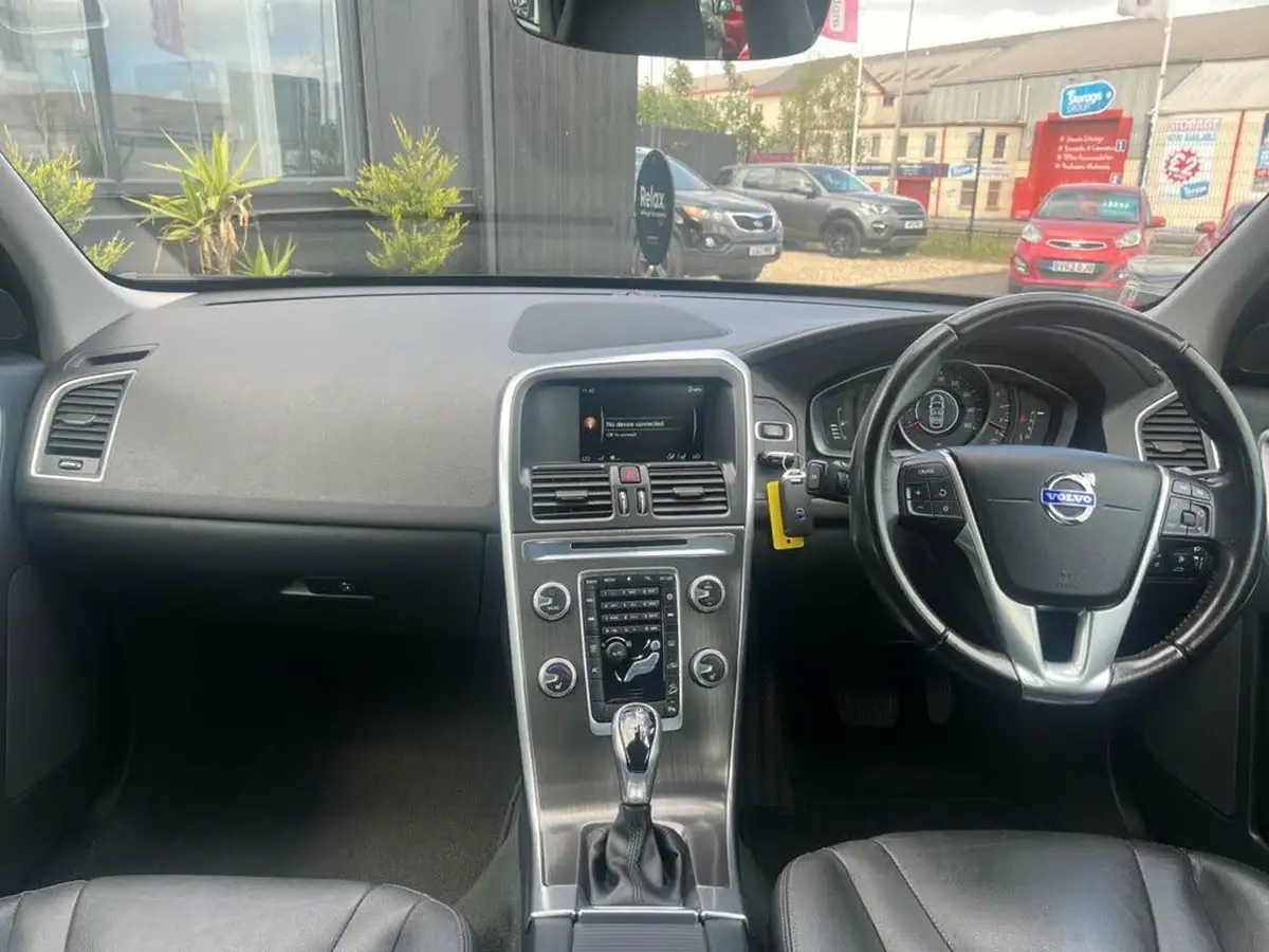 2015-volvo-xc60-24td-d4-se-181bhp-nav-geartronic-big-15