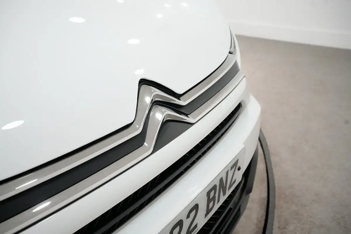 2022-citroen-c4-e-shine-plus-big-15