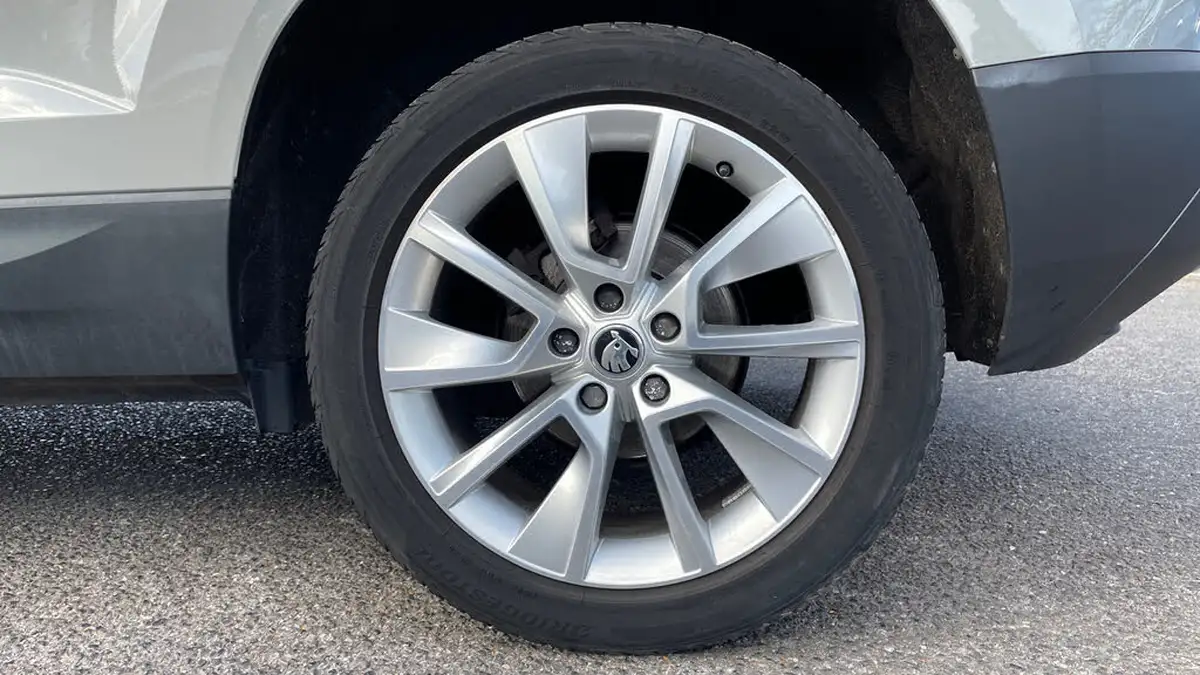 2021-skoda-karoq-15-tsi-se-l-big-17