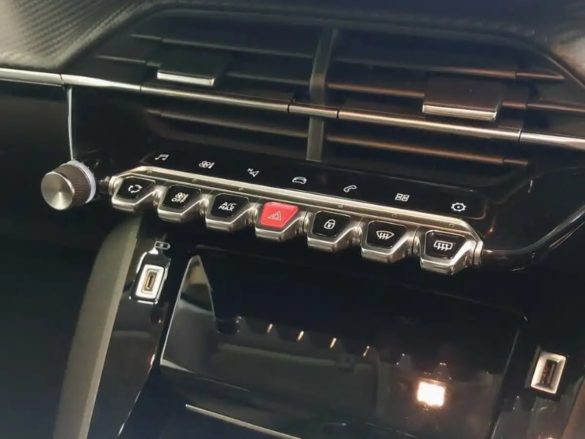 2022-peugeot-208-12-puretech-allure-premium-100ps-big-12