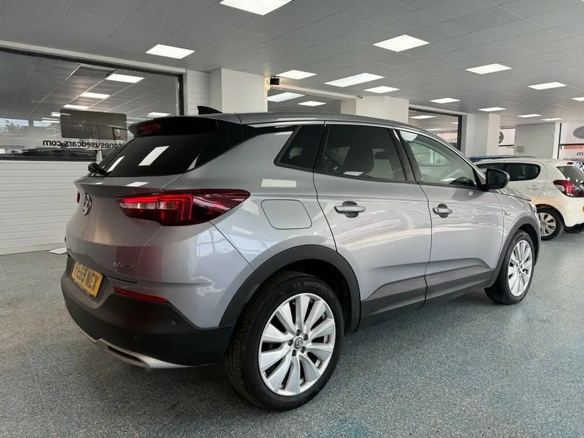 2019-vauxhall-grandland-x-12-elite-nav-big-1