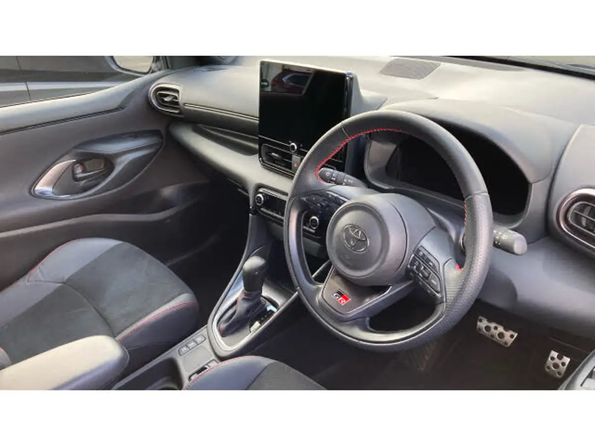 2024-toyota-yaris-15-vvt-i-gr-sport-128bhp-big-10