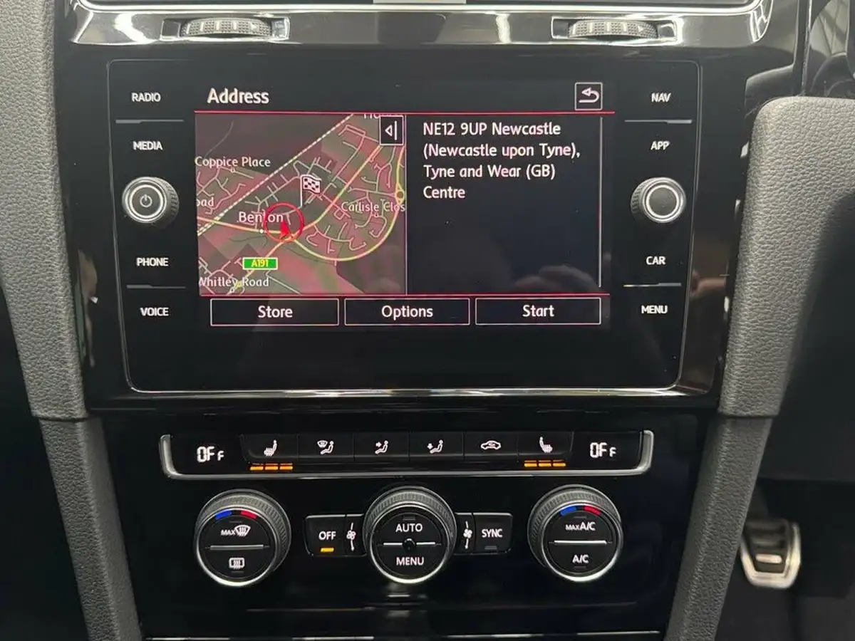 2018-volkswagen-golf-20-tsi-gti-5d-big-22