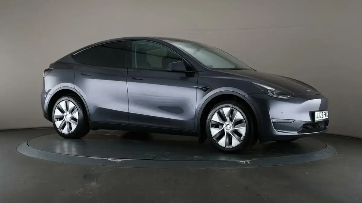2022-tesla-model-y-e-long-range-big-47