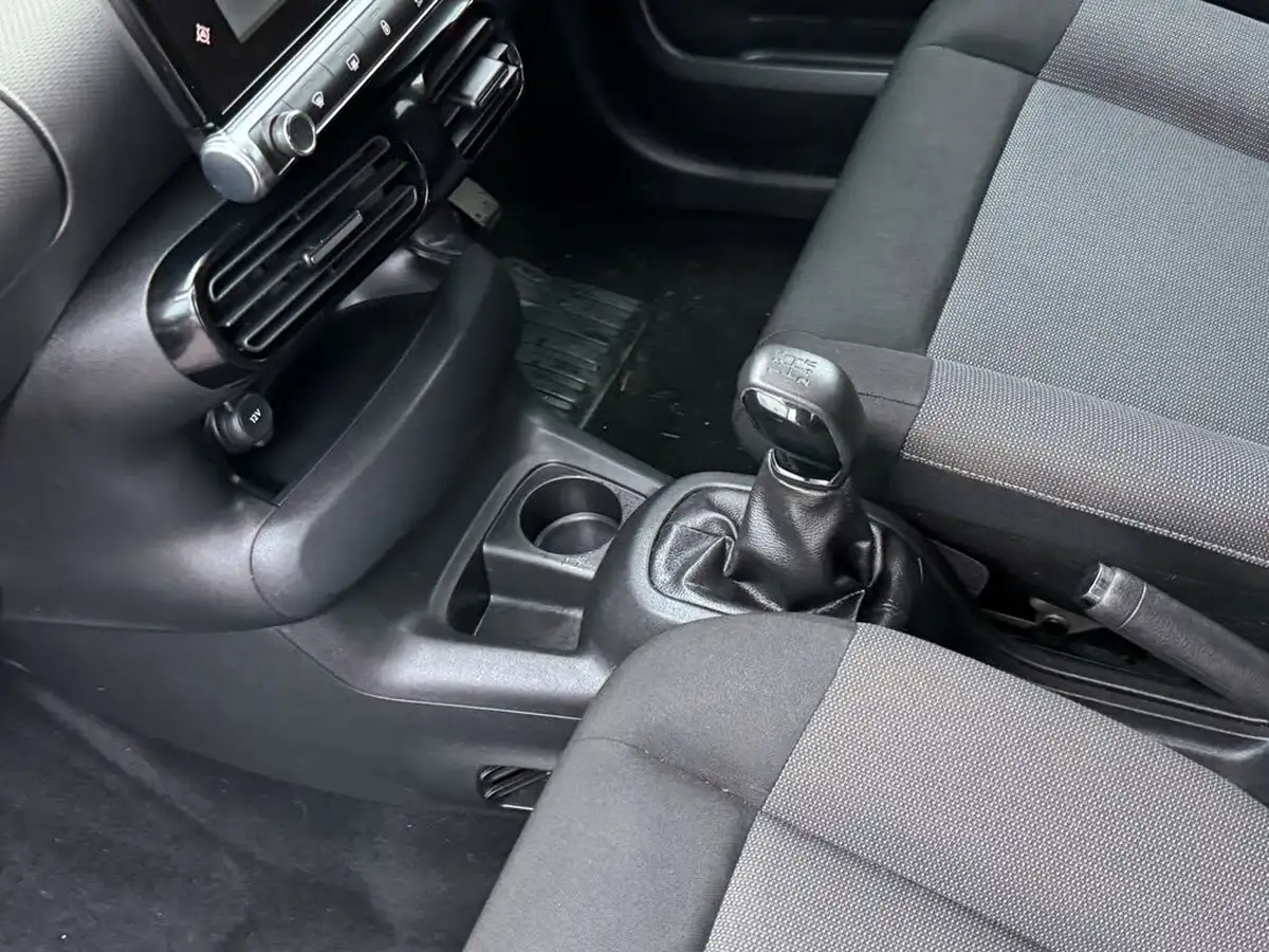 2015-citroen-c4-cactus-16bluehdi-flair-big-11