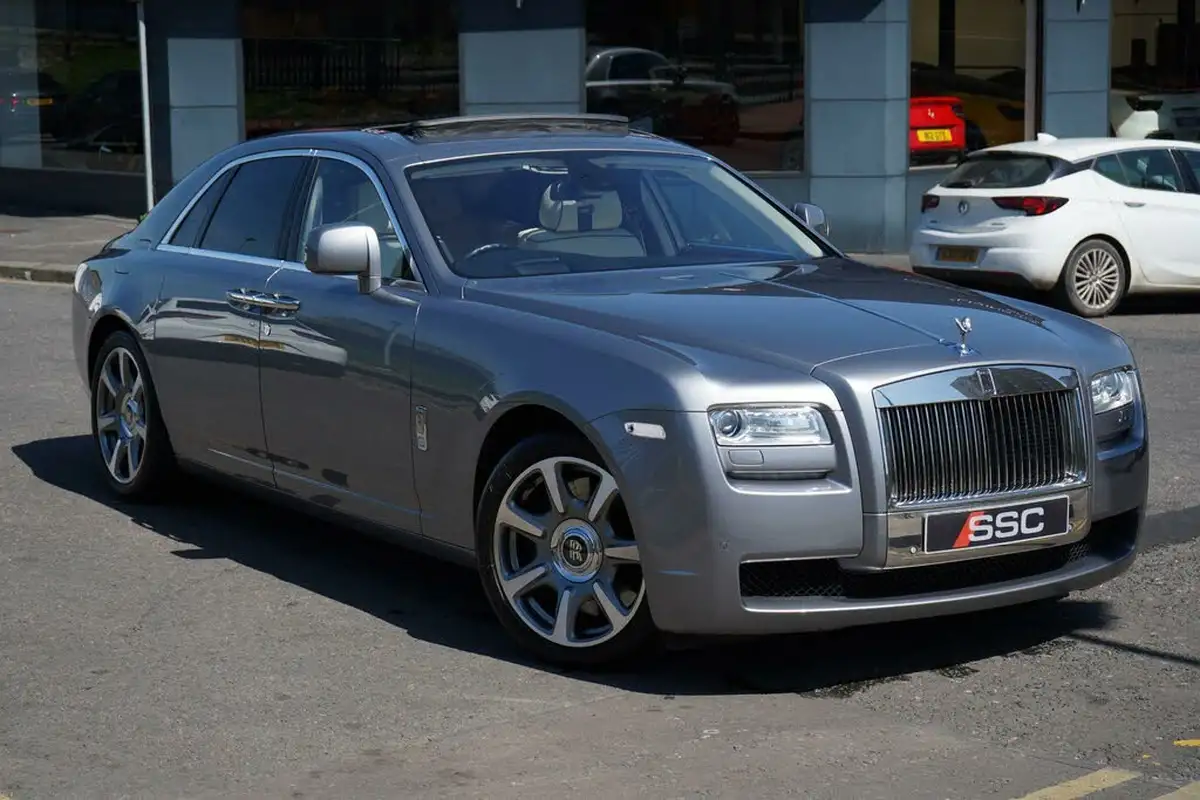 2011-rolls-royce-ghost-66-big-3