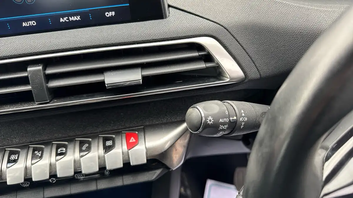 2019-peugeot-5008-suv-15-bluehdi-allure-eat8-big-26