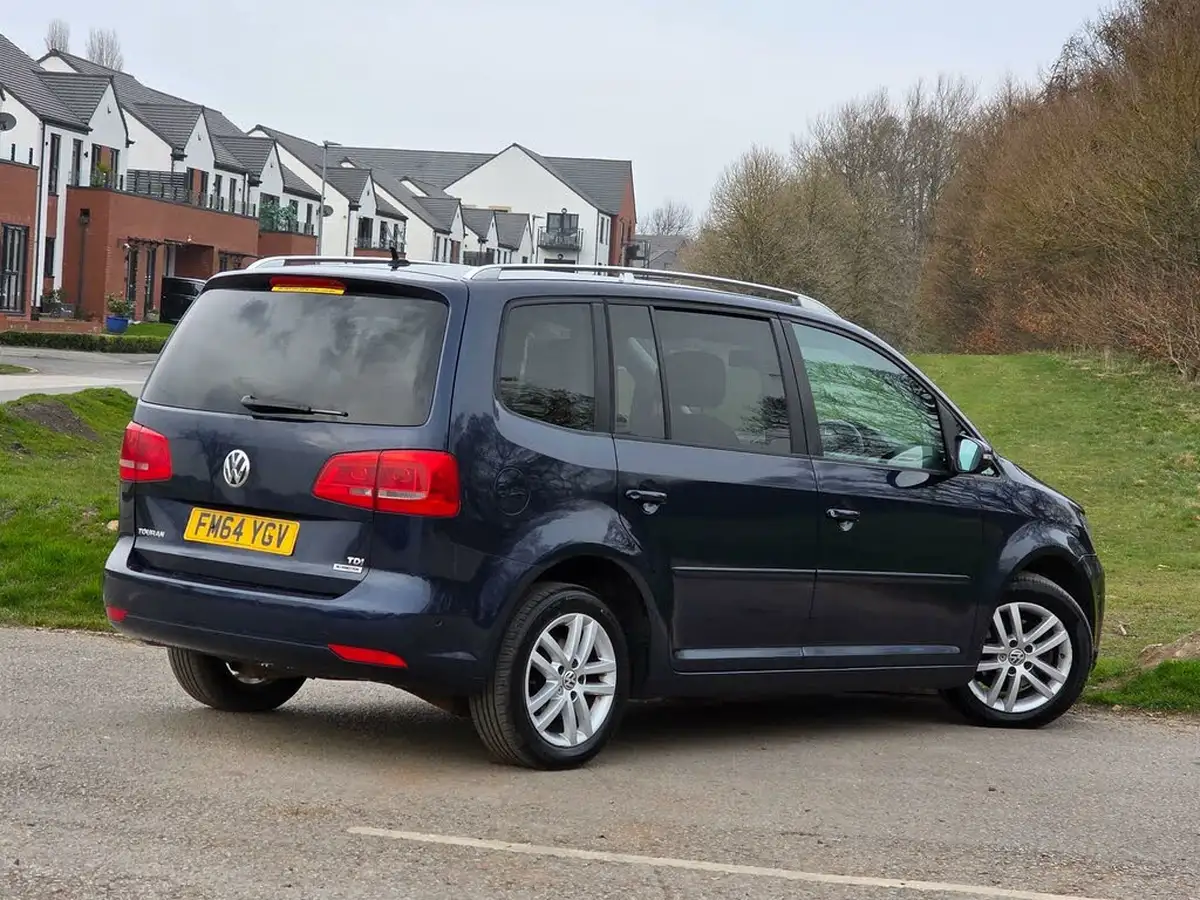 2015-volkswagen-touran-16td-se-big-6