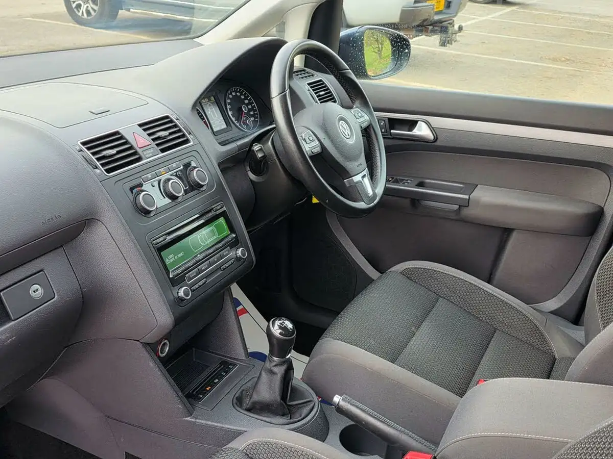 2015-volkswagen-touran-16td-se-big-10