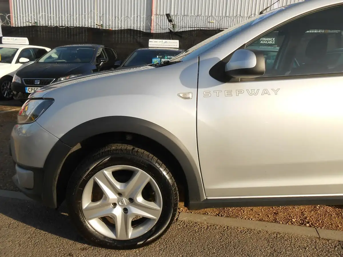 2015-dacia-sandero-stepway-15dci-laureate-big-21