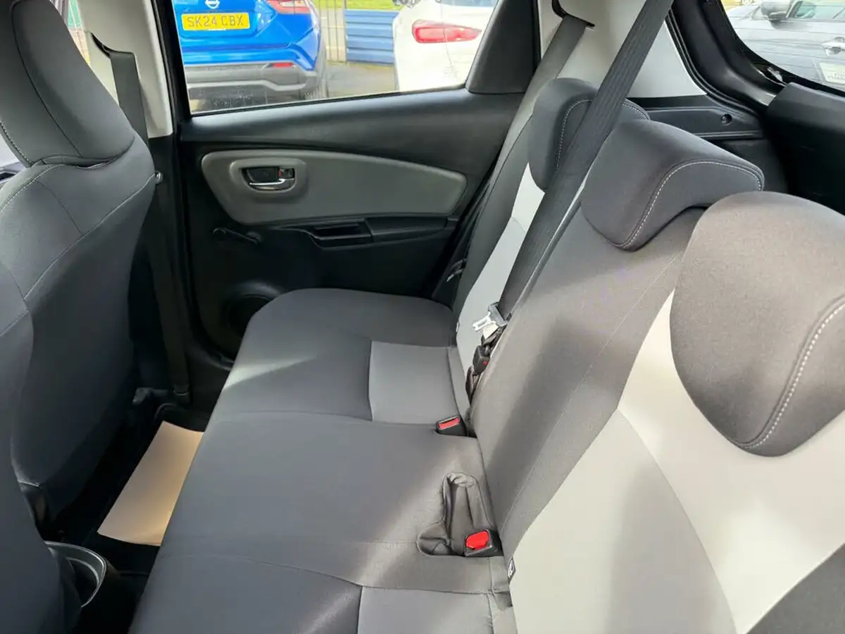 2019-toyota-yaris-15-vvt-i-icon-tech-98bhp-hybrid-1497cc-e-cvt-big-46