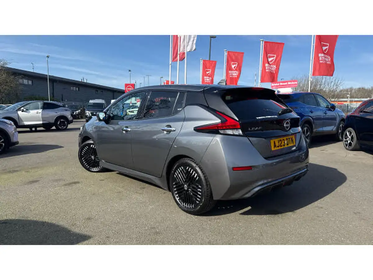 2023-nissan-leaf-e-tekna-39kwh-big-28
